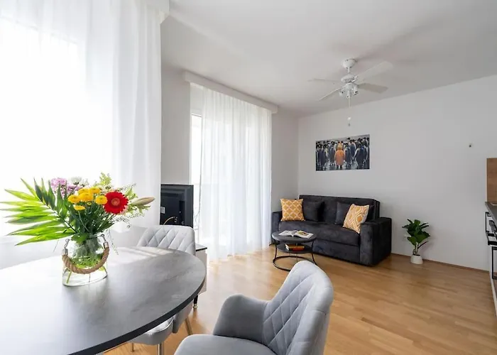 Elegant 1br Flat With Balcony By Hm * Vienna