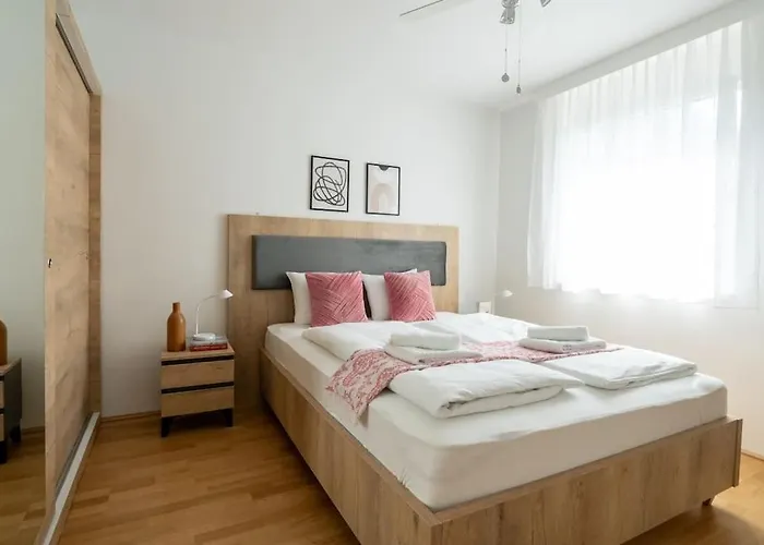 Elegant 1br Flat With Balcony By Hm Vienna