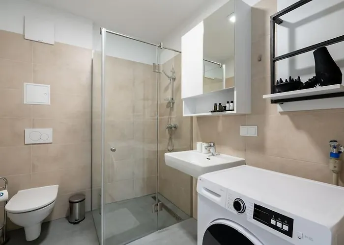 Elegant 1br Flat With Balcony By Hm Apartment *